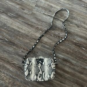 Kelly Wynne Snakeskin Black Crossbody Purse Bag